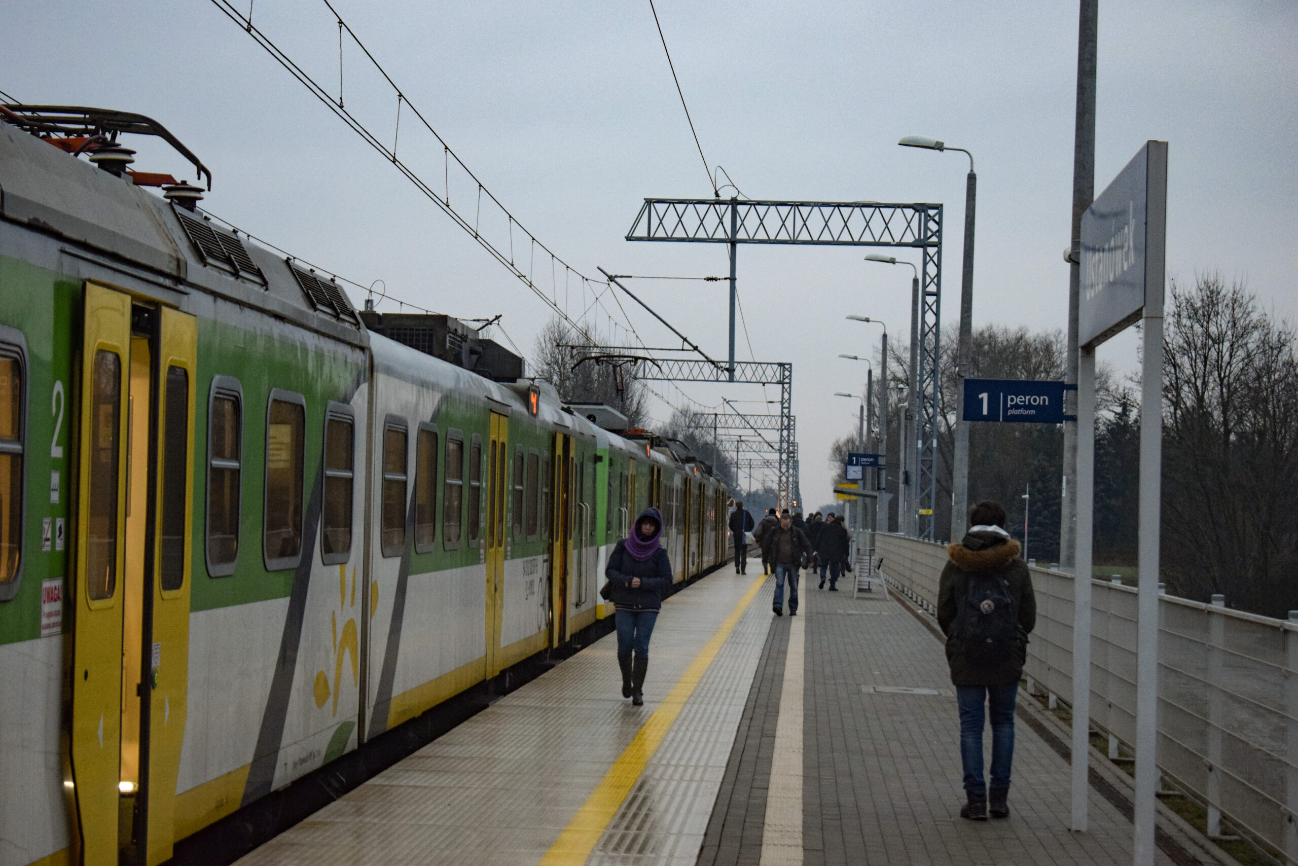 pociąg na stacji Ustanówek